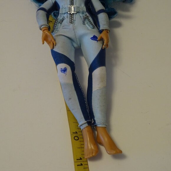 Rainbow High Skyler Bradshaw Blue Hair Fashion Doll With Blue Outfit 2019 FLAWS - Picture 5 of 7